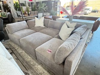 Thomasville Fallon from Costco Brand New