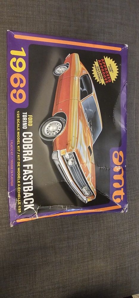 AMT 1:25, 1969 Ford Torino Cobra Fastback Model, New open box