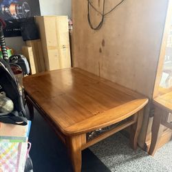 Pine Coffee Table With Iron Details 