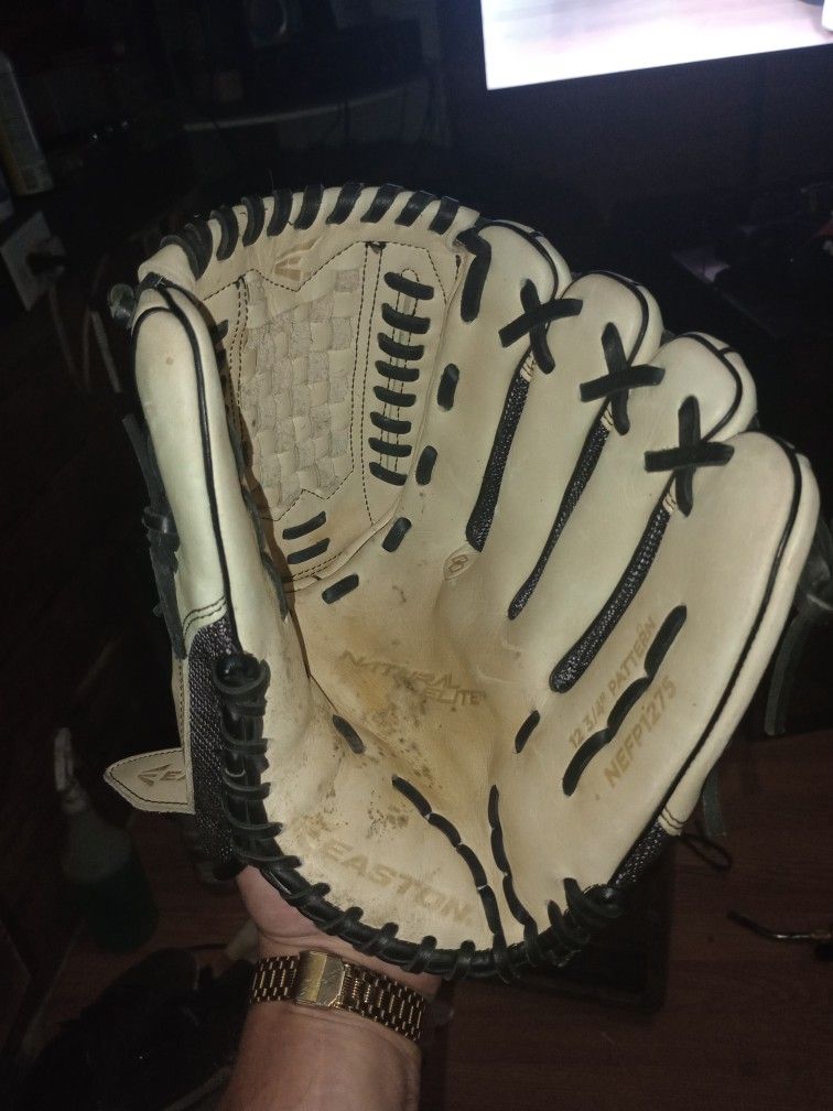 Easton Fast Pitch Softball Mitt New