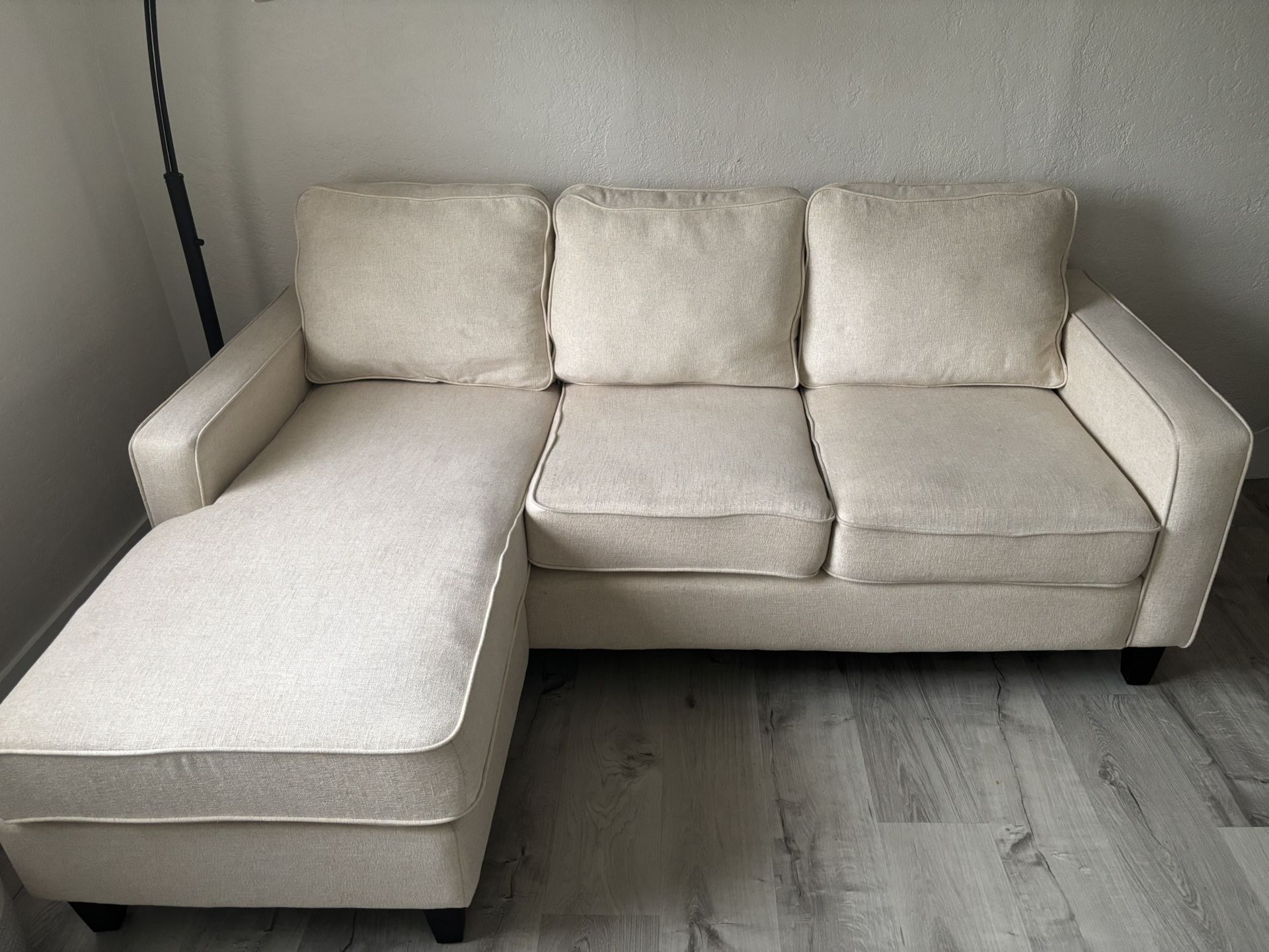 Serta Sectional With Chaise