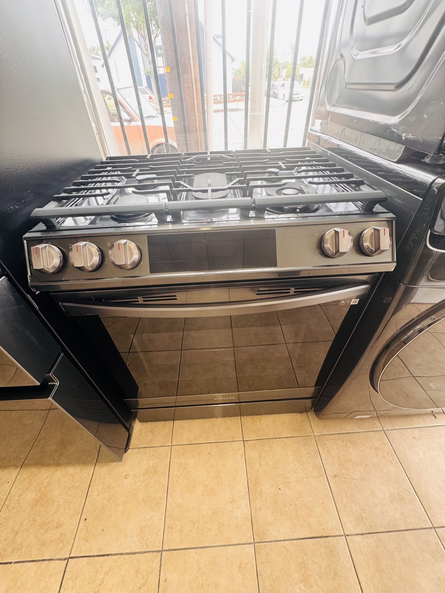 SAMSUNG SLIDE IN OVEN