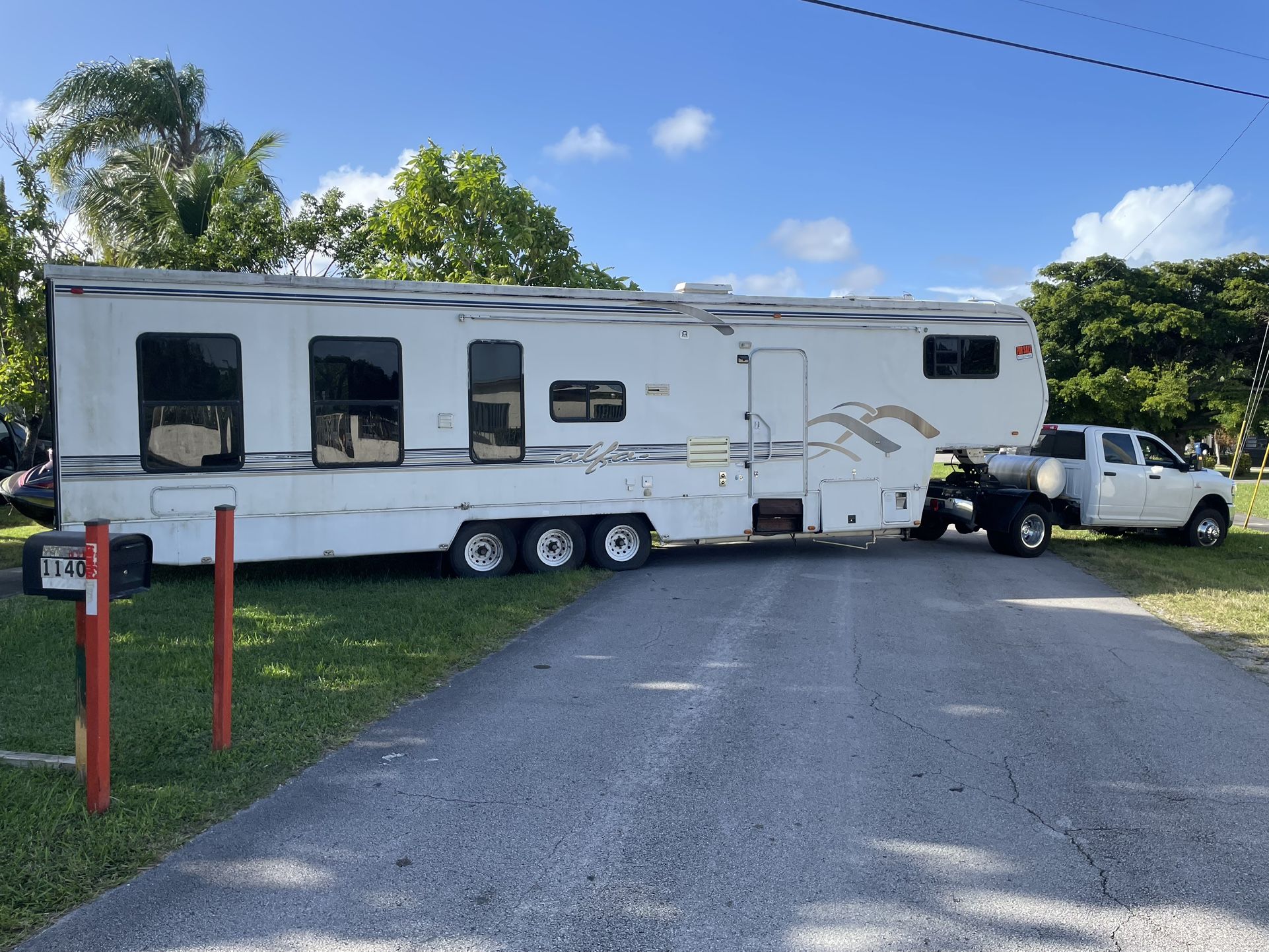 2000 39ft TOY HAULER RV