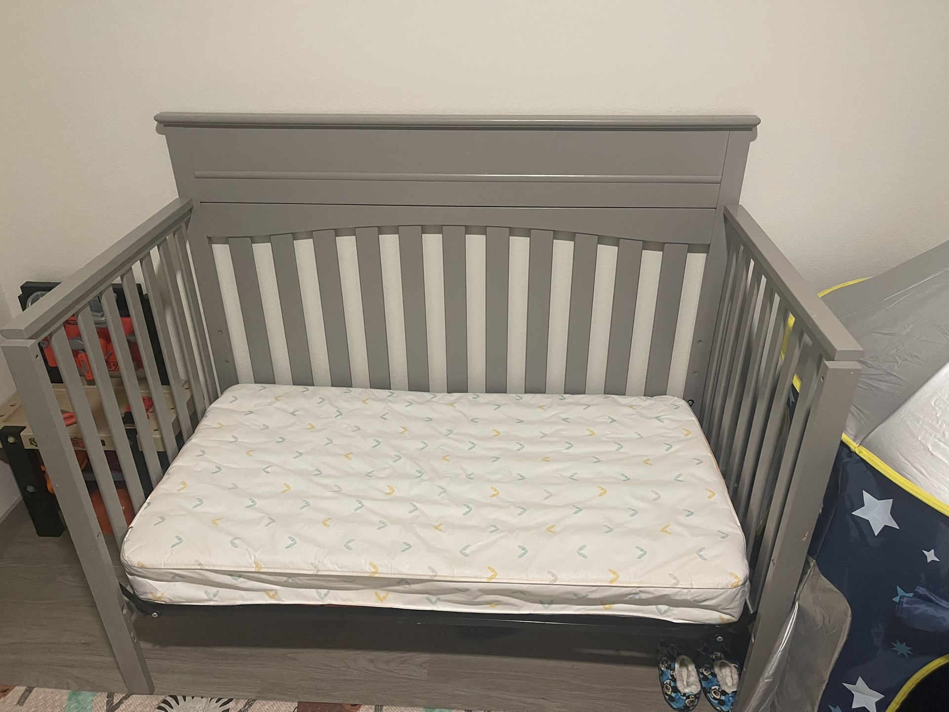 Toddler Crib With Mattress 