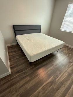 King Size Mattress/w headboard