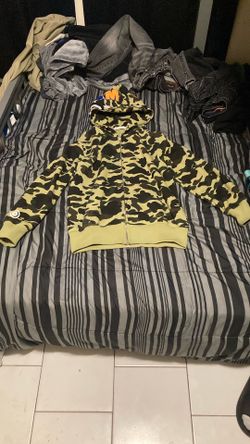 Camo bape hoodie XL brand new good condition lowest 100$ obo