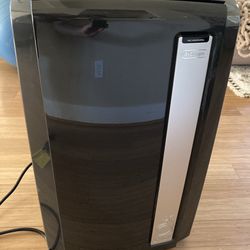 Nice Portable Air Conditioner - Delonghi 4 in 1,  12,500  BTU