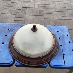 Ceiling light fixture