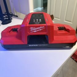 Milwaukee Super Charger M18 