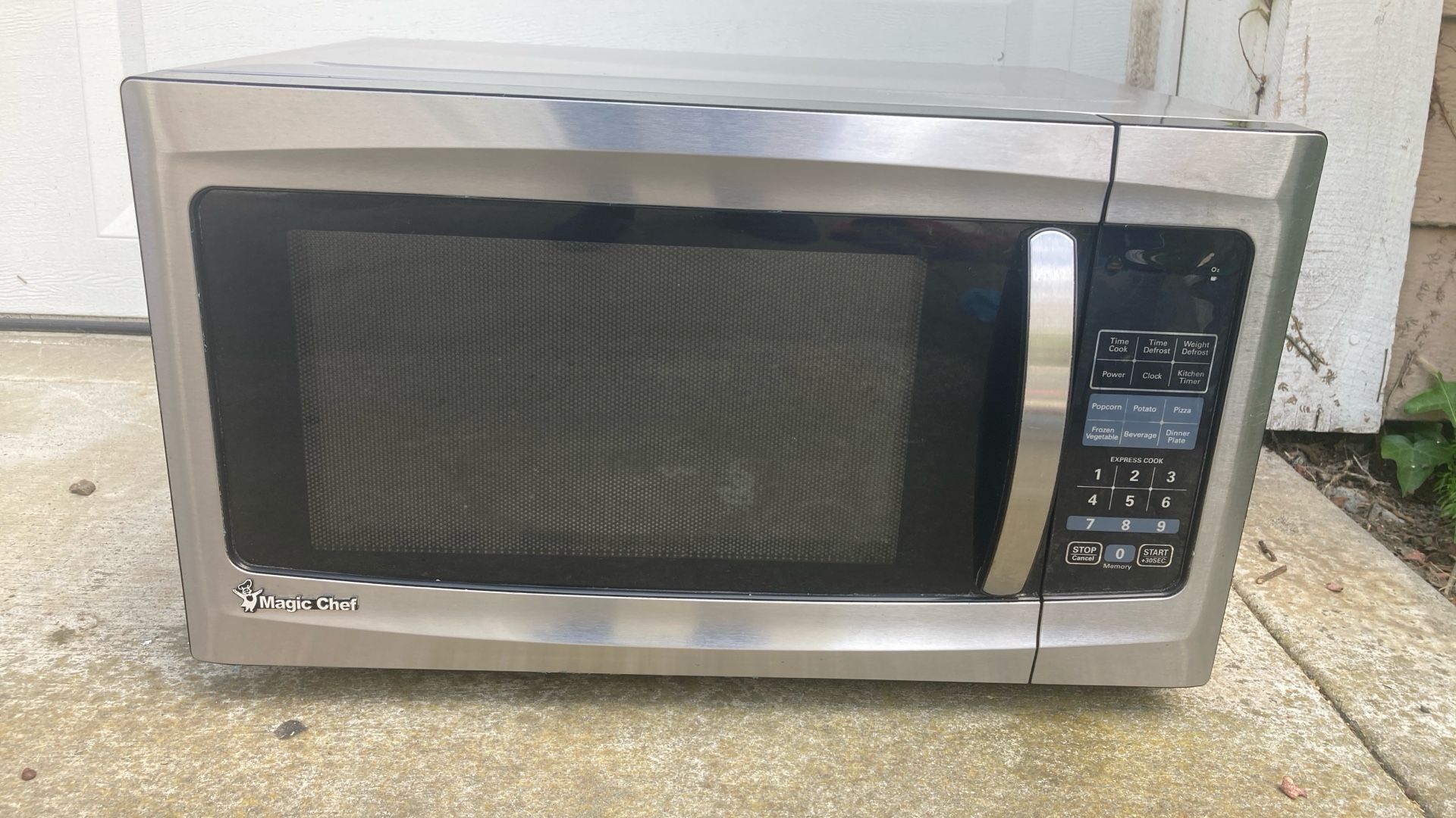 Magic Chef Microwave Oven, Countertop 1100 W