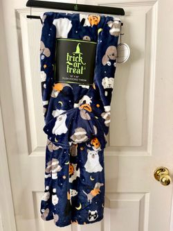 Trick or Treat Halloween Plush Hooded Throw 50x60