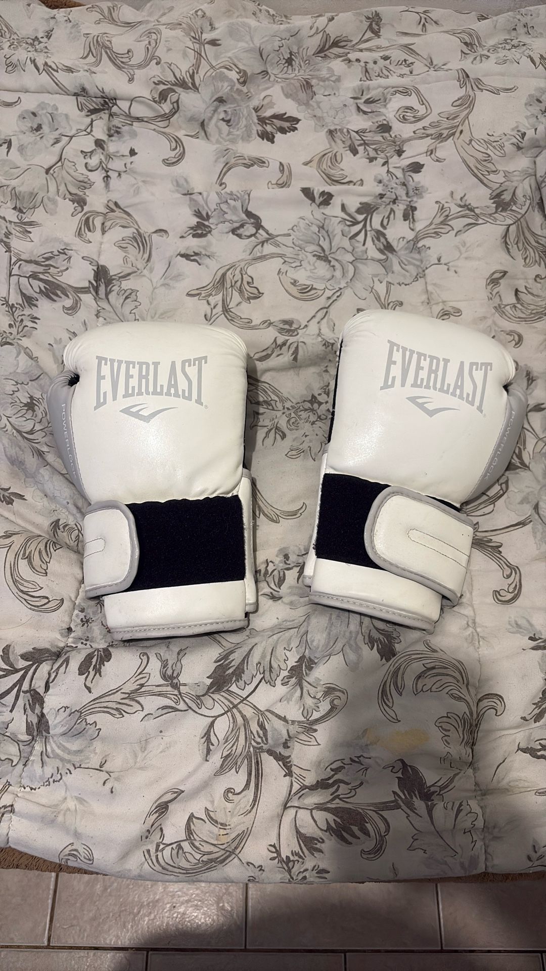 EVERLAST POWERLOCK MENS BOXING GLOVE