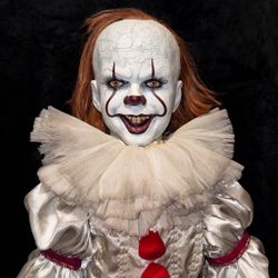 PENNYWISE CLOWN DOLL LIFE SIZE 
