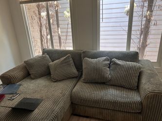 Lindyn Sectional couch three pieces