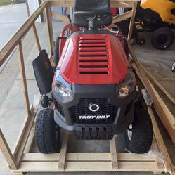 BRAND NEW TROY BUILT MOWER 0 Hours