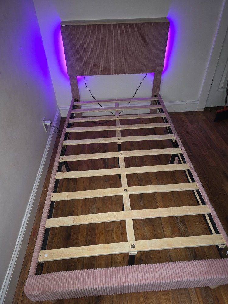 Beautiful Twin Size Bed No Mattress Comes With Remote Headboard Have Night Lights