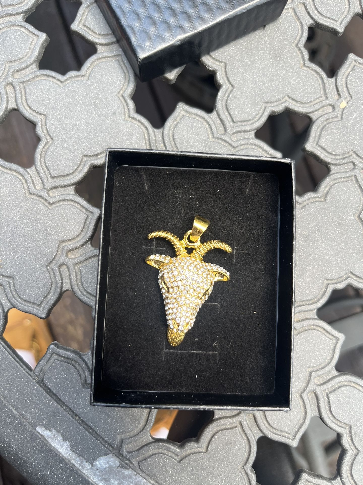 Young Bull Necklace Gold Chain Diamond Pendant Eyes