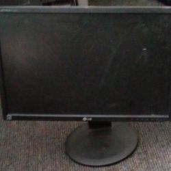 LG monitors, 4 available