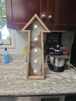 Rustic Marquee Arrow Light Sign