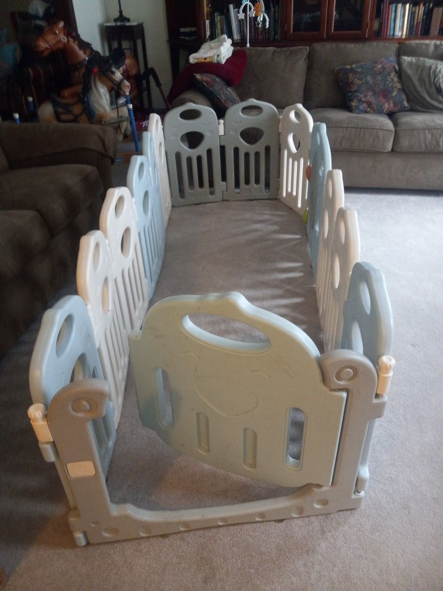 Gupamiga Flexible Playpen