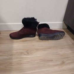 Comfy Furry Newish Boots
