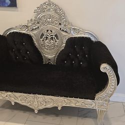 Luxurious Sofa Set