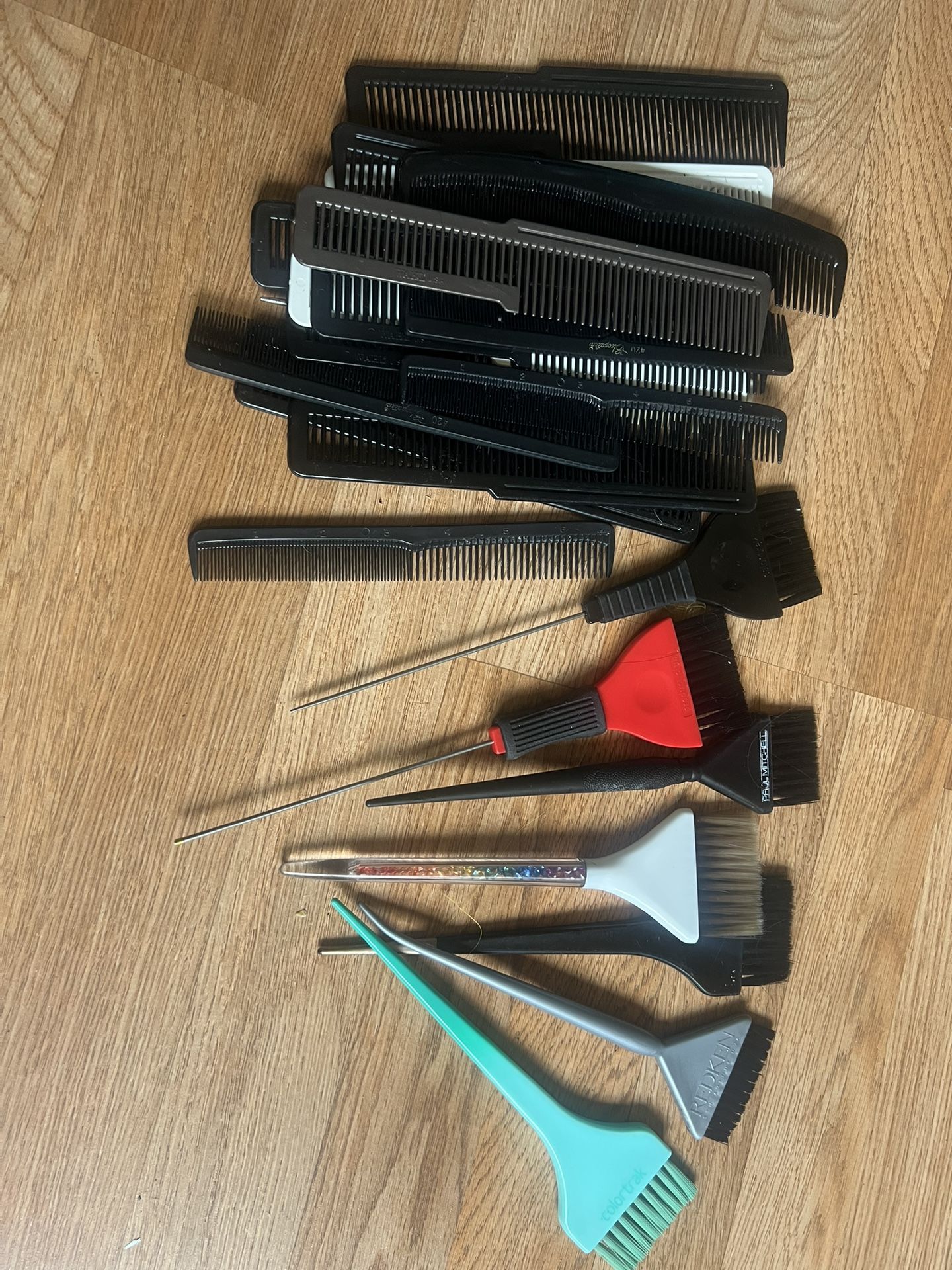 Hair color Brushes And Combs