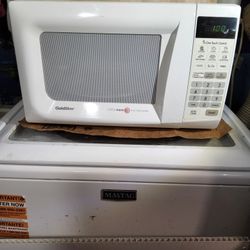 Goldstar - Compact microwave Small size,  intellowave even heat system oven,  great quality vintage 