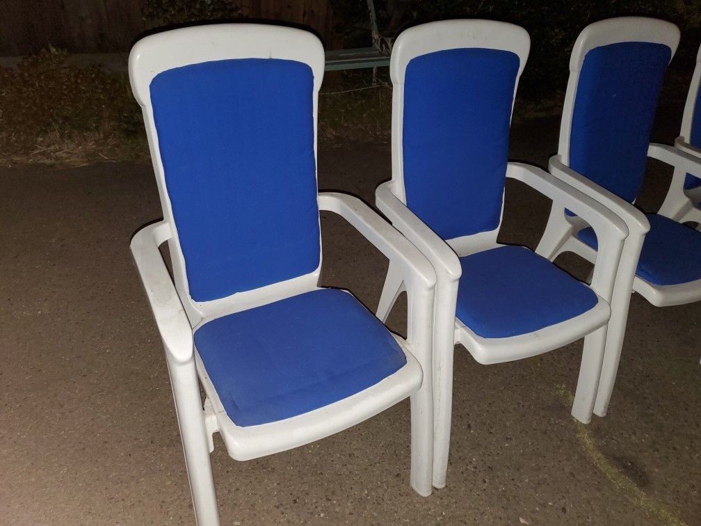 Fully Stackable Outdoor Patio Dining Arm Chair in Excellent condition
