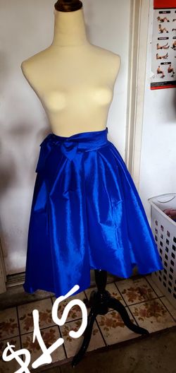 Semi nueva los vestidos son large falda tengo en s, m, l y xl