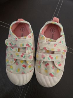 Toddler size 9c shoes clean