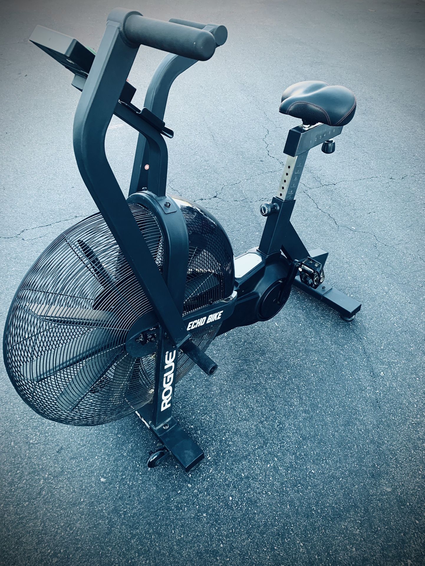 Rogue Fitness Echo Air Bike + Wind Guard + Phone Holder
