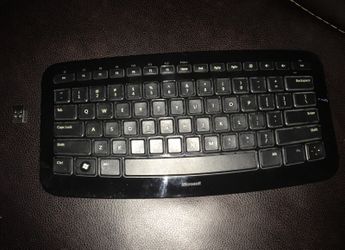 Wireless Keyboard w USB ad