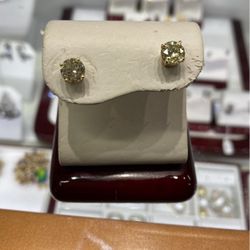Diamond Stud Earrings 
