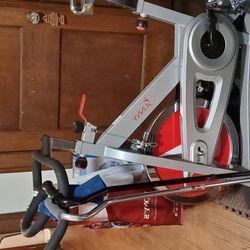 Stationary exercise bike