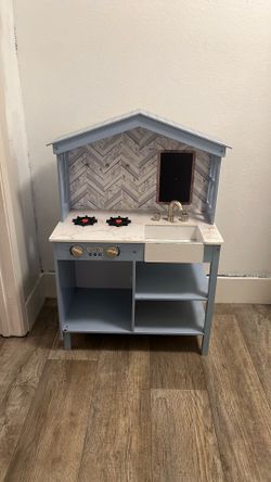 Kids toy kitchen