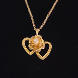 Pretty Double Heart With Rose At Center Displaying Faux Pearl Pendent Necklace 