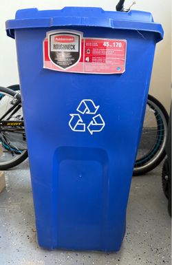 Rubbermaid Roughneck 45 Gallon Recycling Bin
