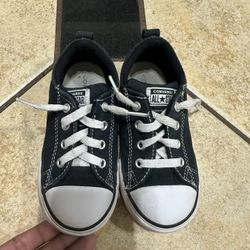 Great Condition 9c Kids Converse With Soft Puffy Tongue. Tie Free $20