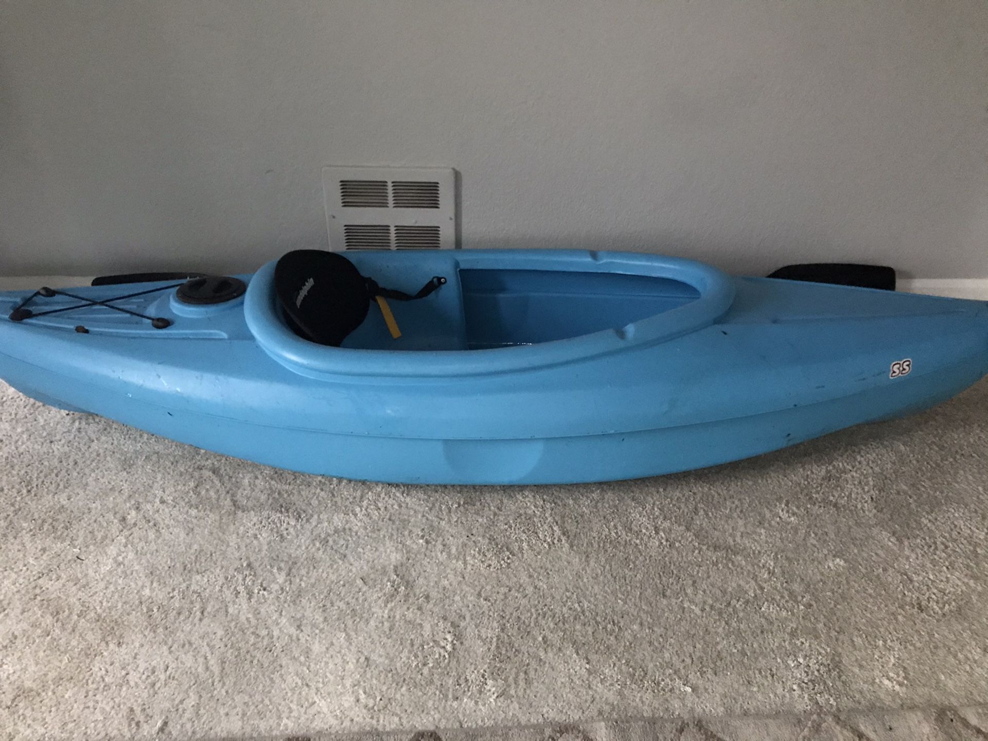 Sun dolphin kayak with paddle
