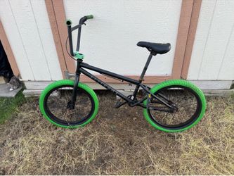 “Elite BMX 20” Freestyle Bike – Matte Black/Green – Ready to Ride