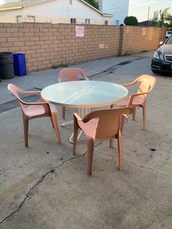 Outdoor table and chairs can be sold separately