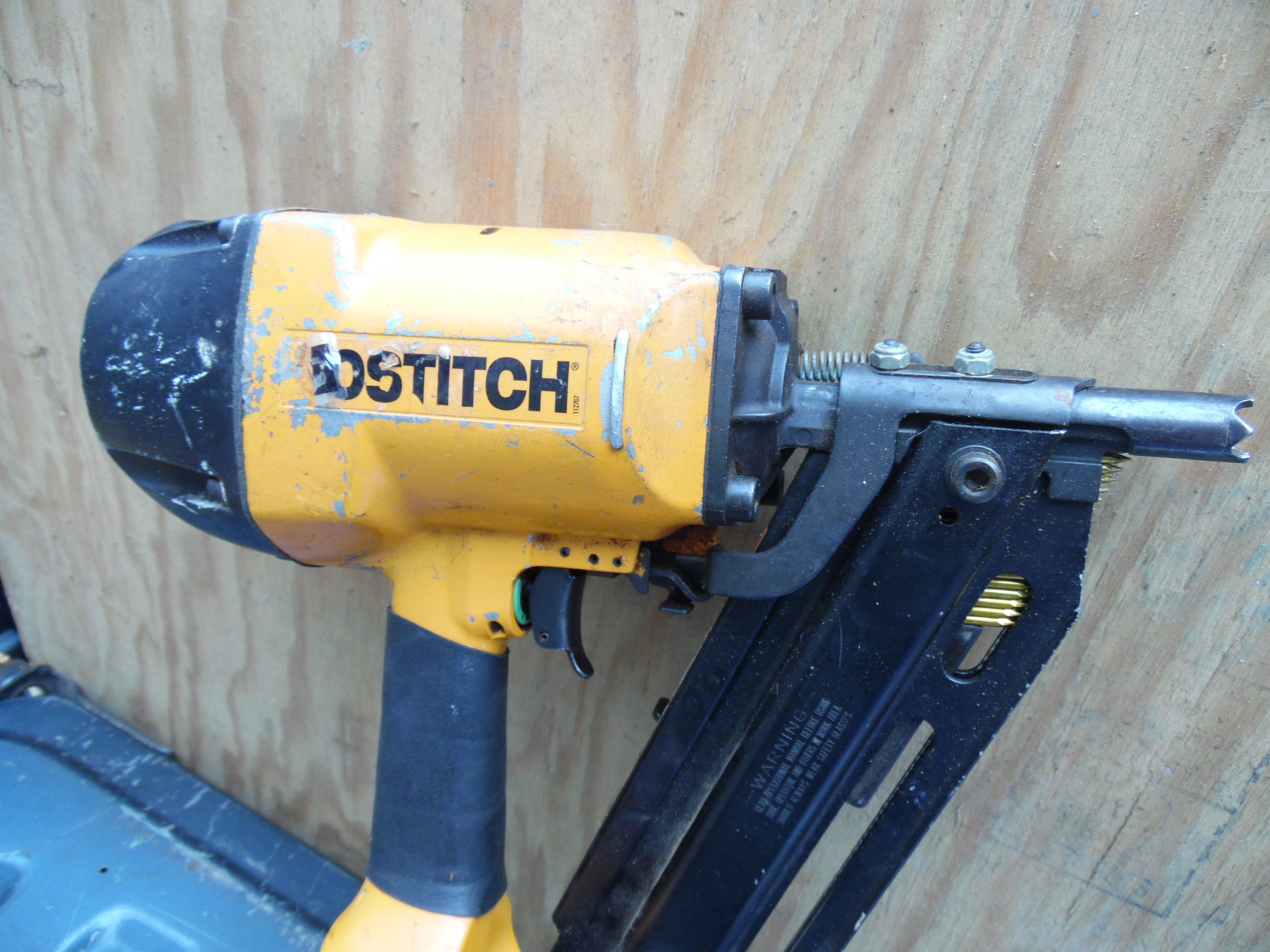 Bostitch Pneumatic Air Nailer N79WW Wire Stick Framing Nail Gun Works 4