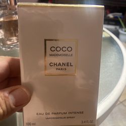 Coco Mademoiselle Chanel Paris