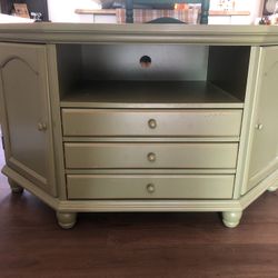 Corner TV Stand 
