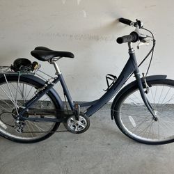 Breezer uptown EX 17 Inch Small Bicycle commuter Cruiser Bike