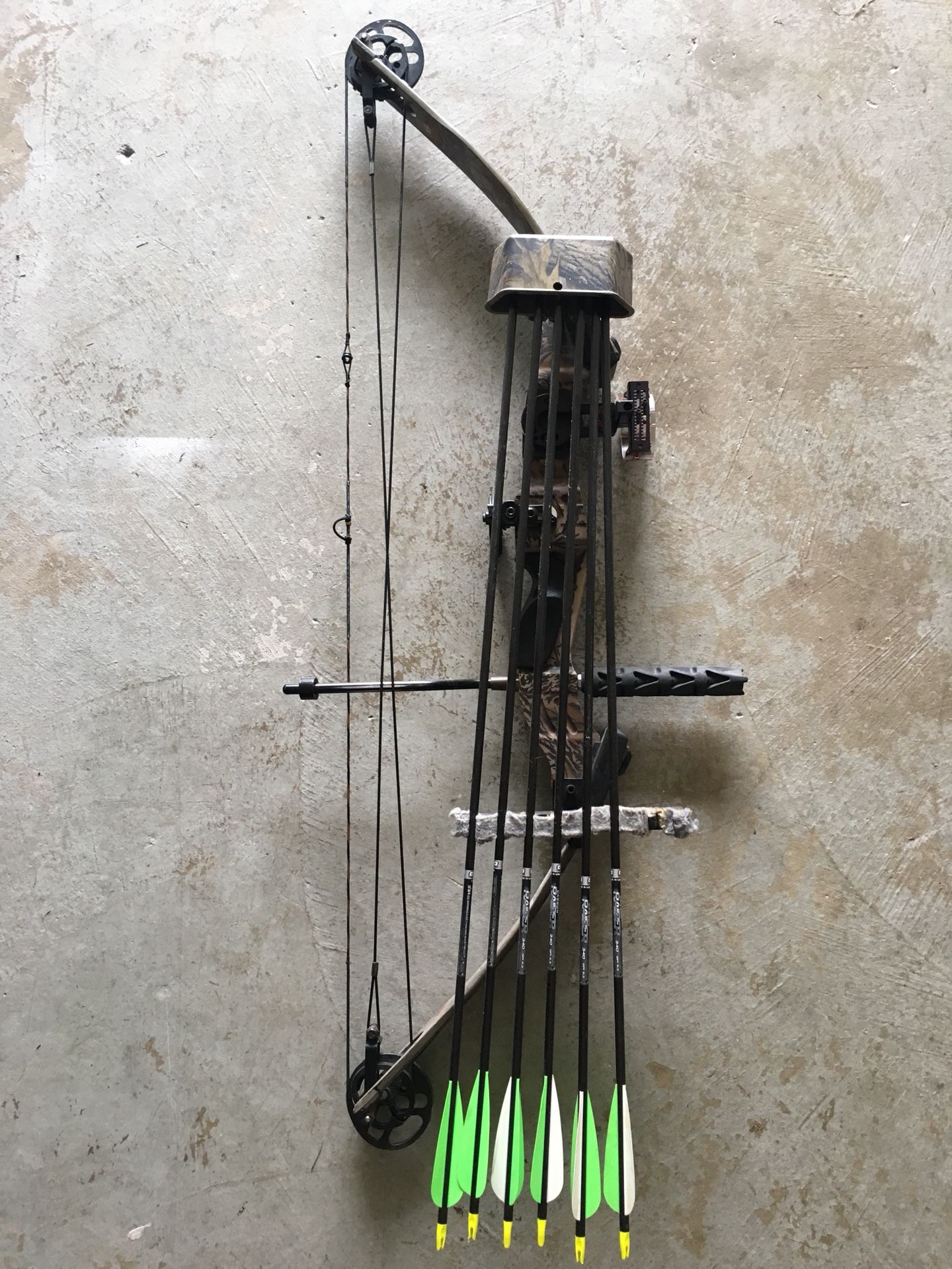 PSE Deer Hunter Compound Bow