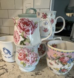 Shabby chic cups