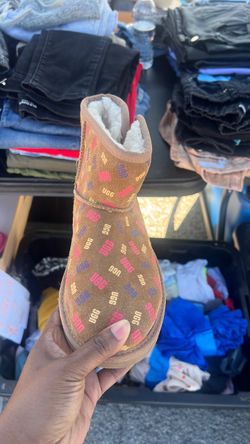 Girl Ugg size 4