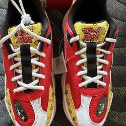 BRAND NEW IN BOX Women’s Tom & Jerry Reebok Vector Runner